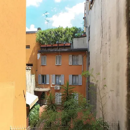 Apartment Plum Guide - Claret Milan